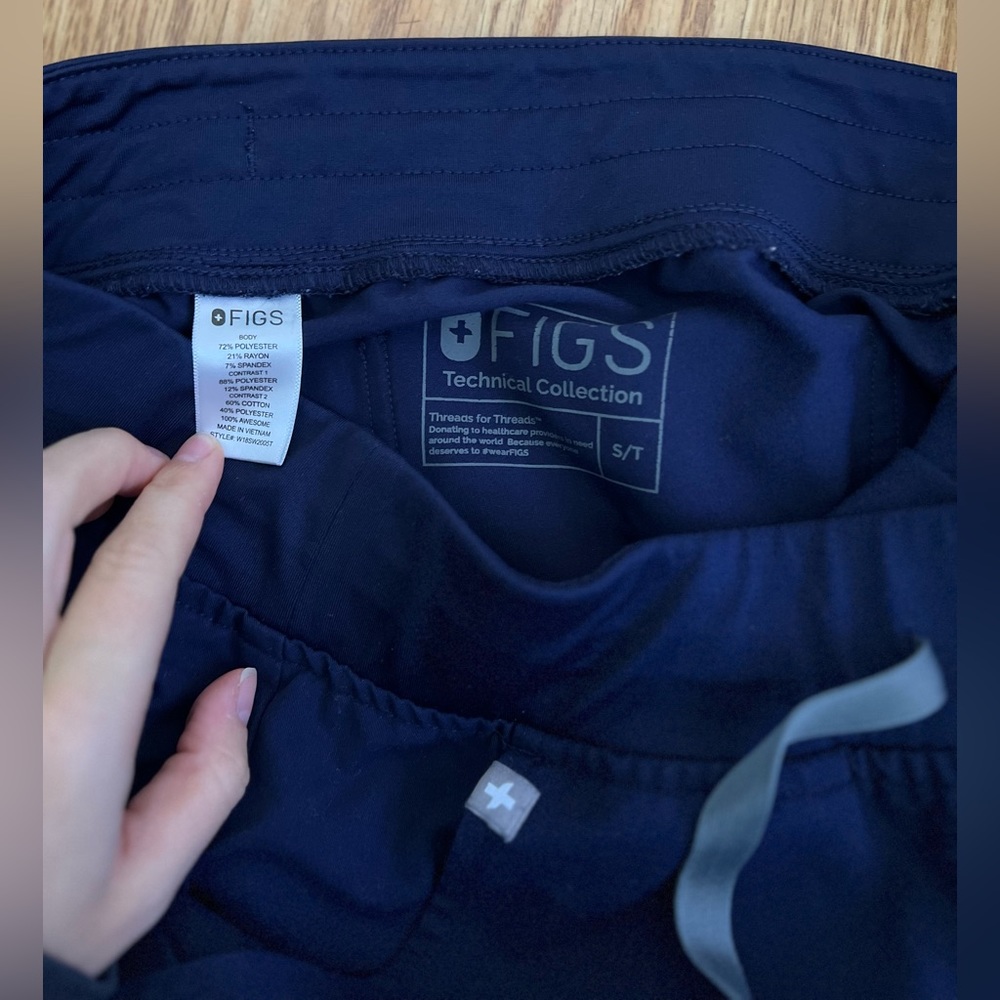Fig scrub joggers